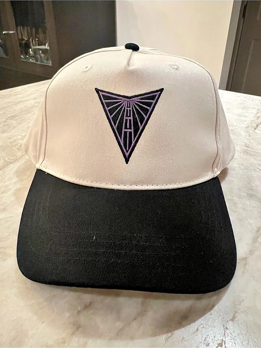 NEW Golden State Valkyries Purple Logo & White Hat